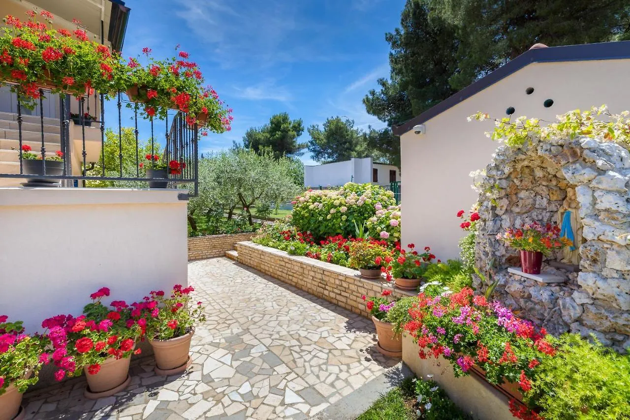 Apartments Hortensia Pula Hırvatistan