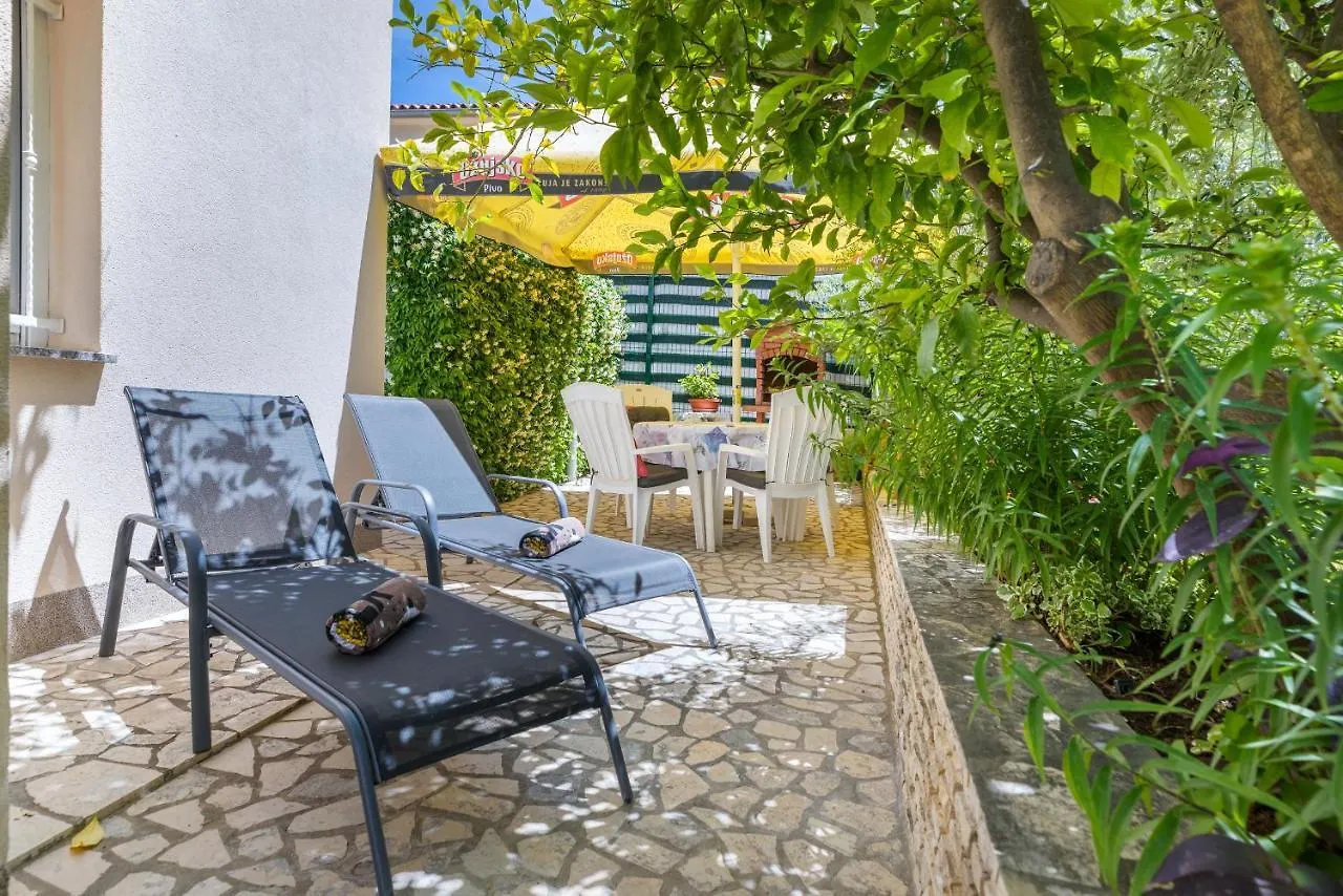Apartments Hortensia Pula 0*,