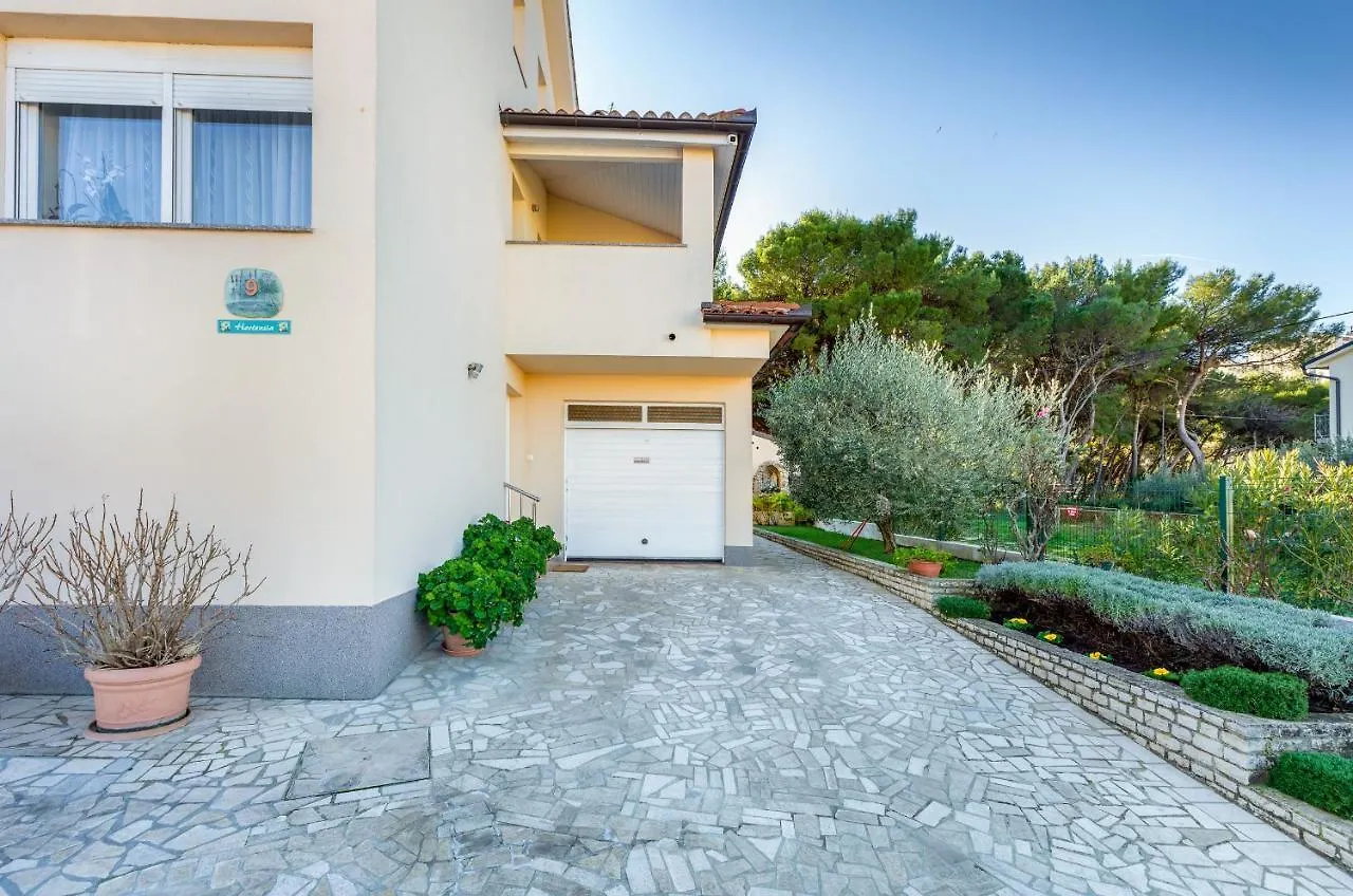 Apartments Hortensia Pula 0*,  Hırvatistan
